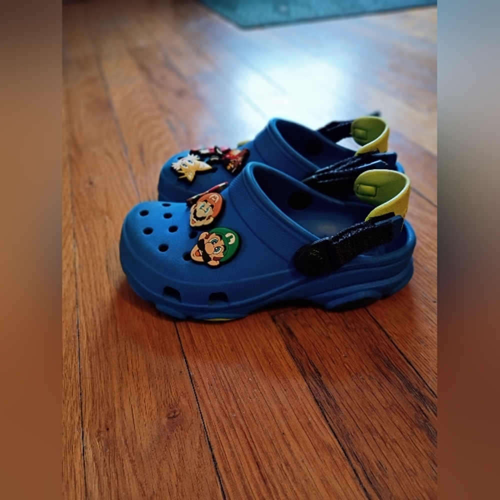 Little Kids Adjustable Crocs Size 11 With Jibbitz - Picture 3 of 5